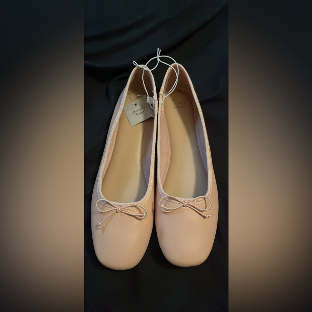 Size 10 women’s pink flats